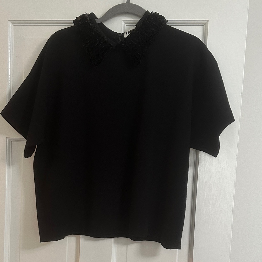 Essential Antwerp s/s knit top with black sequin collar. Size small.